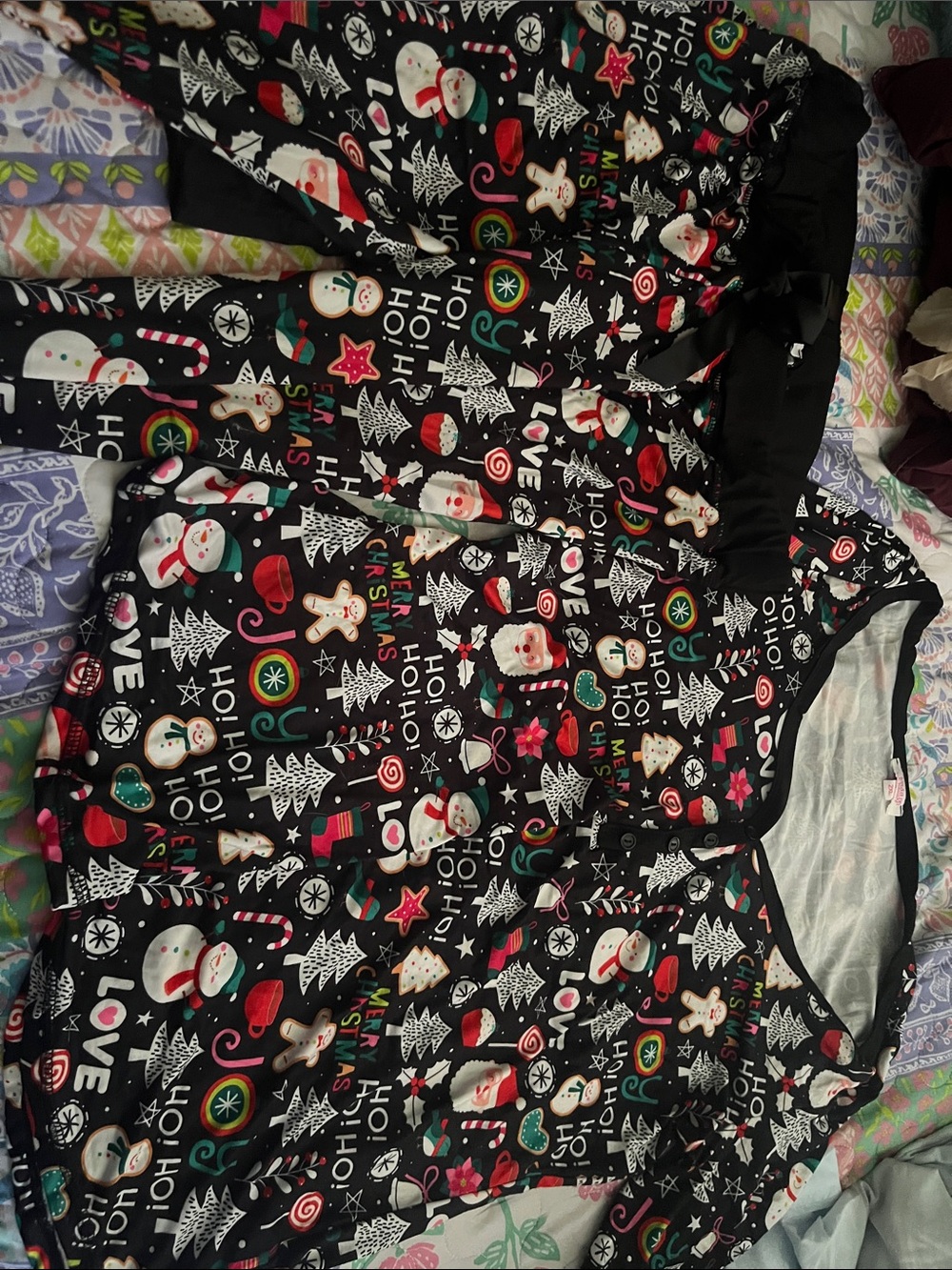 Women's Black Christmas Print Pajama Set - Festive Holiday Sleepwear
